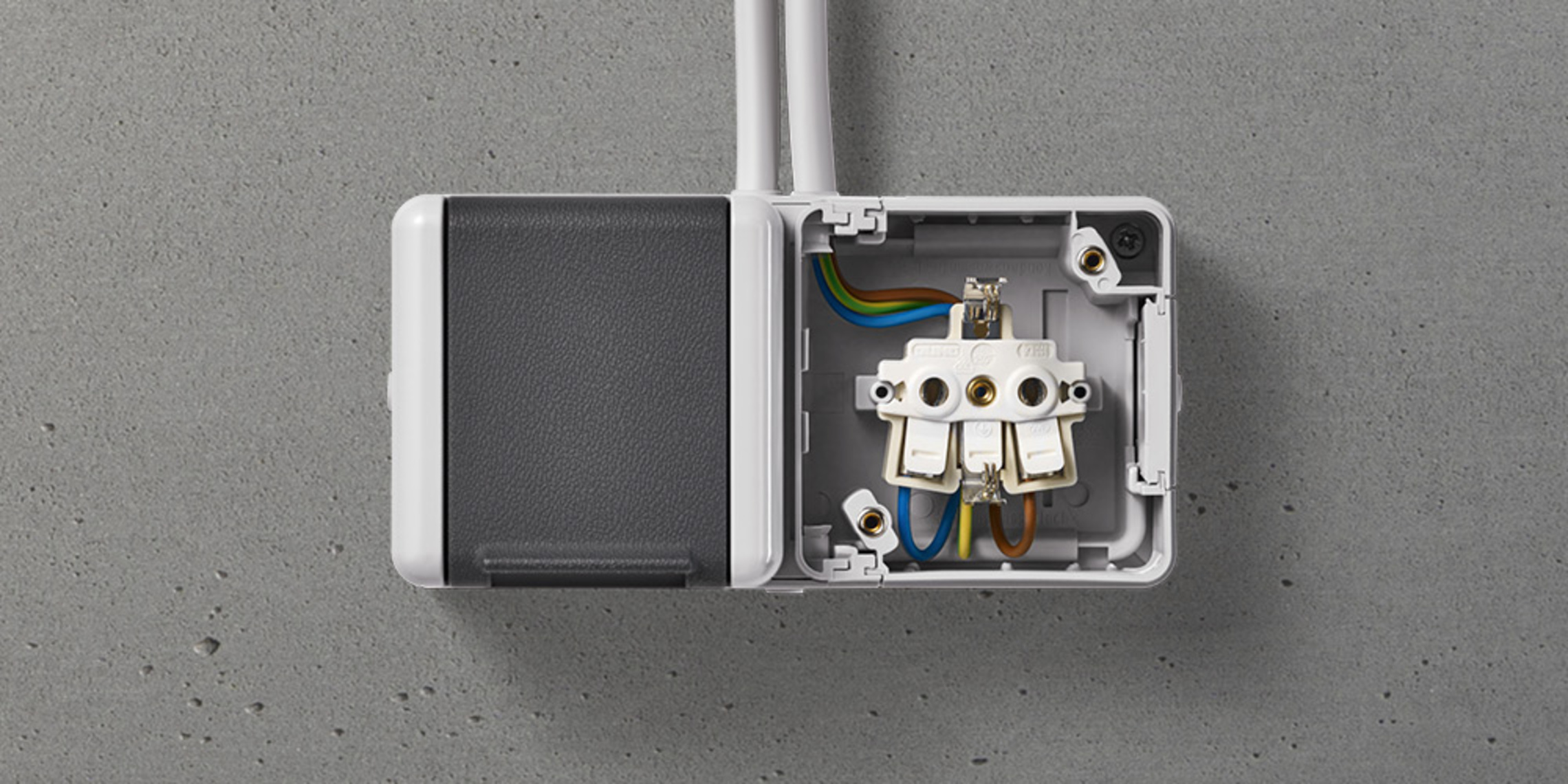 Doppelsteckdose mit Trennsteg bei Christian Mühlberger Elektrotechnik GmbH in Beilngries-Grampersdorf